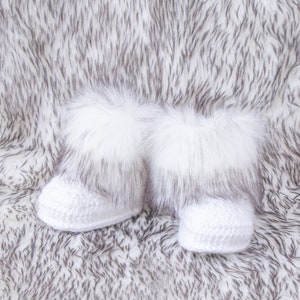 White and Black Baby pom pom hat and boots, Crochet baby outfit, Baby winter clothes, Pom pom hat, Fur booties, Gender neutral newborn set image 10