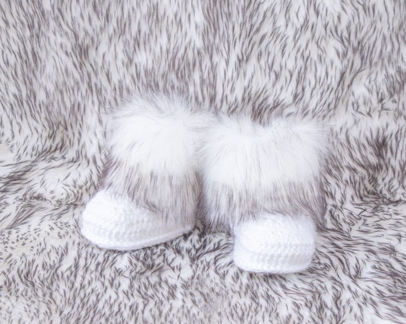 White and Black Baby pom pom hat and boots, Crochet baby outfit, Baby winter clothes, Pom pom hat, Fur booties, Gender neutral newborn set image 10