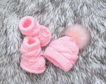 Pink Baby Booties and hat, Knitted Baby Hat, Knitted Baby Booties, Baby girl outfit, Baby girl booties, Baby girl beanie, Baby girl gift