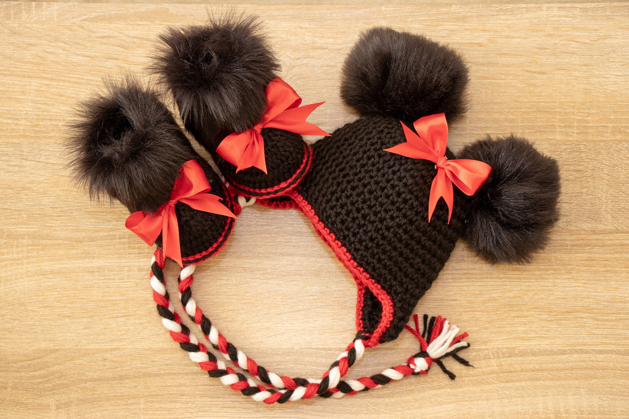 minnie mouse pom pom hat