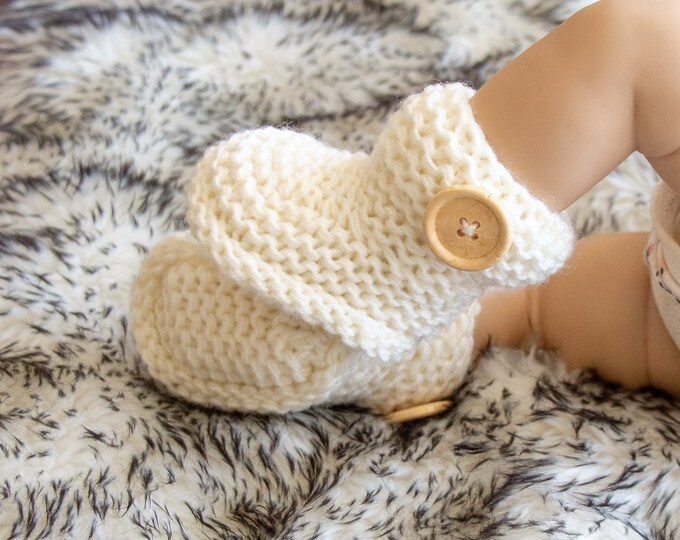 Hand knitted Unisex Baby booties, Infant booties, Preemie shoes, Neutral newborn booties, Button up booties, New mom gift, Booties in a box