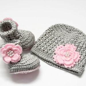 Pink and gray baby girl flower hat and booties set, Newborn Girl clothes, Preemie girl clothes, Crochet booties and hat, Baby Girl gift image 1