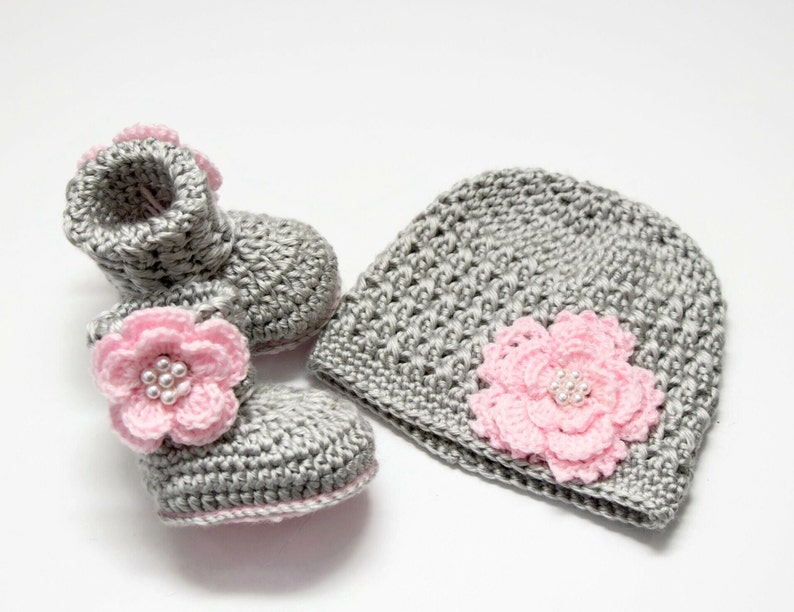 Pink and gray baby girl flower hat and booties set, Newborn Girl clothes, Preemie girl clothes, Crochet booties and hat, Baby Girl gift image 1