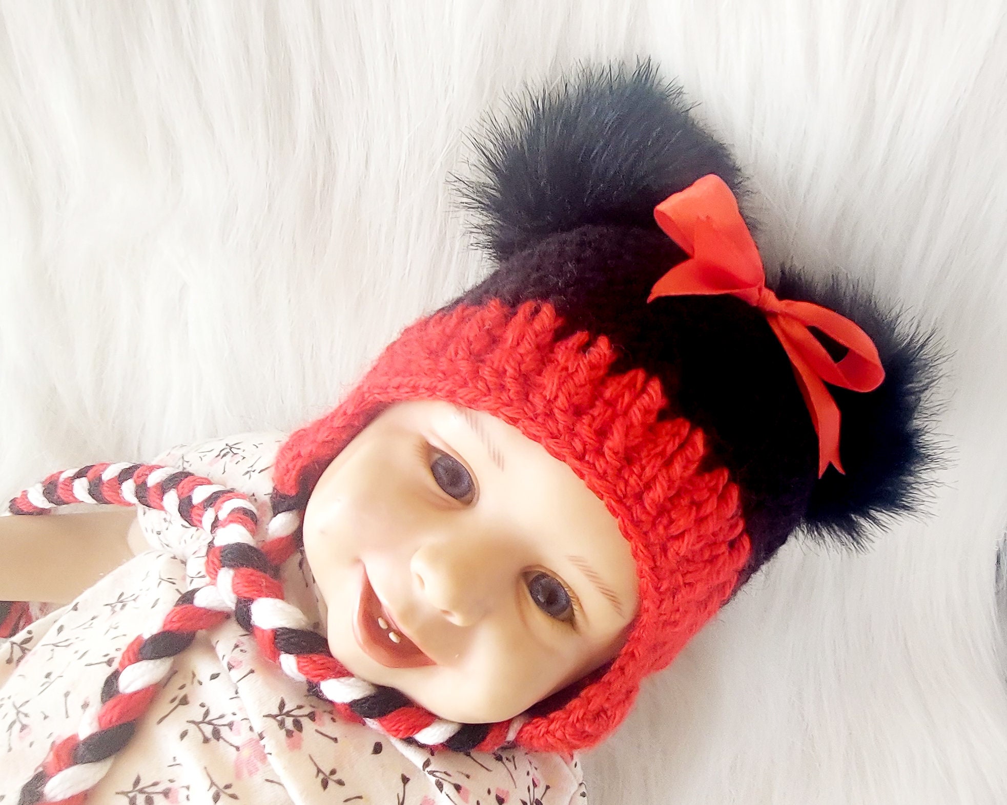 minnie pom pom beanie
