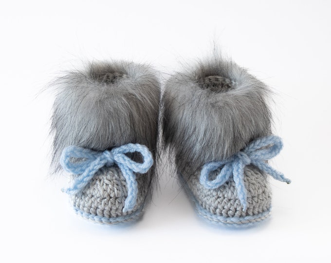 Gray and blue Crochet baby booties with Fur trim, Newborn boy booties, Preemie boy shoes, Baby boy gift, Ugg style Baby winter bootiess