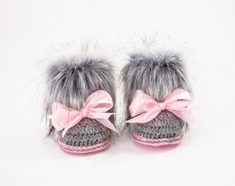 Chaussons gris et roses avec noeuds, bottes en fourrure pour bébé fille, chaussons pour nouveau-né, bottes pour bébé fille, cadeau bébé fille, chaussures bébé fille, prématurée