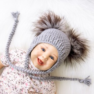 Gray Booties and hat set, Double pom pom hat and boots, Crochet baby clothes, Newborn winter clothes, Fur booties, Gender neutral baby image 2