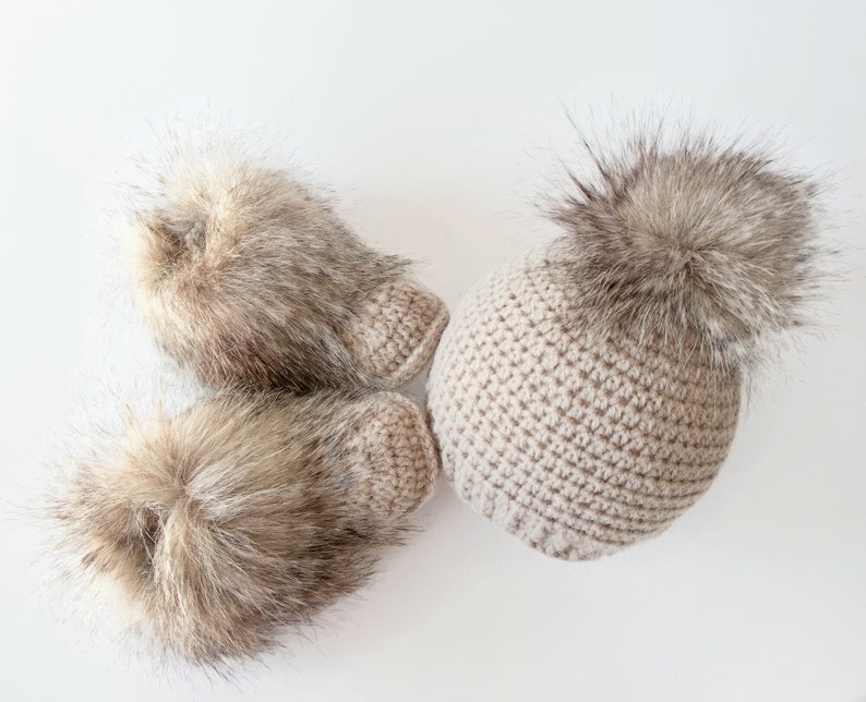 Beige Baby Booties and hat, Crochet Baby Set, Baby gift, Gender Neutral baby hat and booties, Unisex baby Fur pom hat, Fur booties image 1