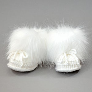 White hand knitted baby fur pom pom hat, Faux fur booties, Baby winter clothes, Baby shower gift, Gender neutral Newborn outfit, Preemie set image 8