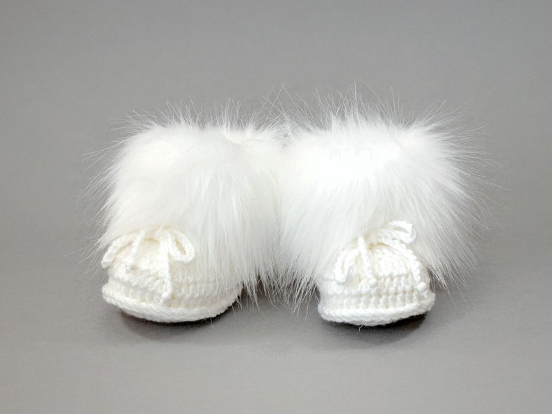 White hand knitted baby fur pom pom hat, Faux fur booties, Baby winter clothes, Baby shower gift, Gender neutral Newborn outfit, Preemie set image 8