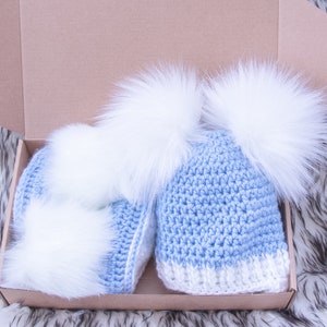 Baby Junge Double Pom Mütze und Stiefel, Häkeln Baby Set, Baby Winter Kleidung, Fell stiefel, Baby Jungen Geschenke, Preemie Junge, Baby Junge Ankündigung Bild 8