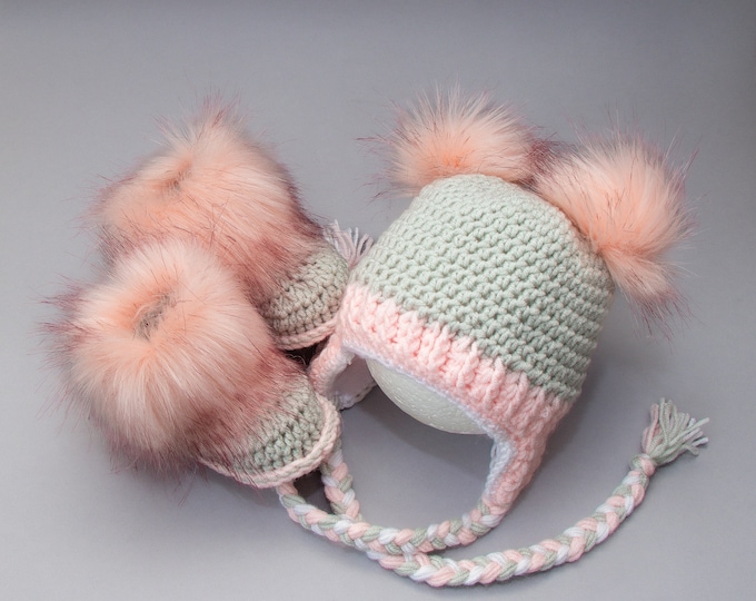 Crochet light gray and pink double pom pom hat and booties, Baby booties and hat, Infant girl booties and hat, Newborn girl winter outfit