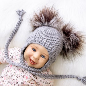 Gray Booties and hat set, Double pom pom hat and boots, Crochet baby clothes, Newborn winter clothes, Fur booties, Gender neutral baby image 10