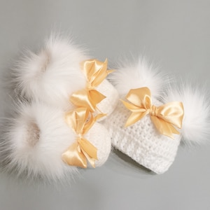 White Double pom pom baby girl hat and Faux Fur booties with bows, Infant girl shoes and hat set, Newborn Girl gift, Preemie girl outfit