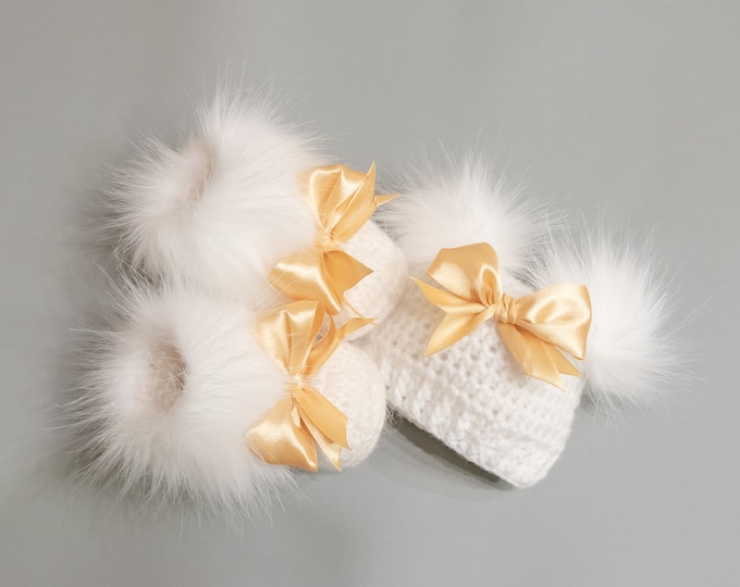 White Double pom pom baby girl hat and Faux Fur booties with bows, Infant girl shoes and hat set, Newborn Girl gift, Preemie girl outfit