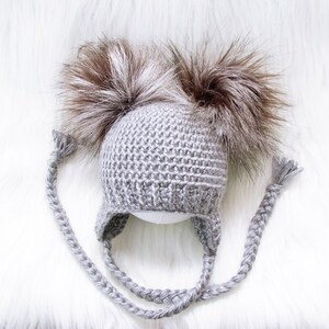 Gray Booties and hat set, Double pom pom hat and boots, Crochet baby clothes, Newborn winter clothes, Fur booties, Gender neutral baby image 8