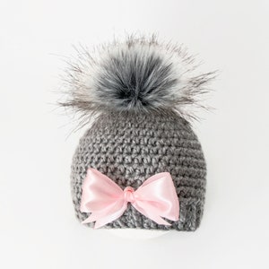 Gray and pink baby girl pom pom hat and fur booties with bows, Newborn Girl gift, Baby girl booties, Baby girl hat, Preemie girl outfit 画像 2