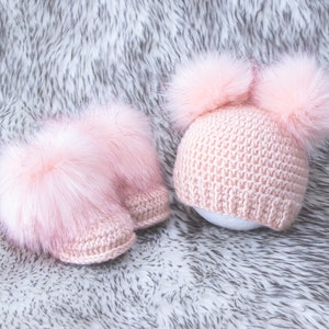 Peach melba Newborn girl booties and hat, Fur double pom hat and booties, Baby girl outfit, baby girl clothes winter, preemie girl clothes