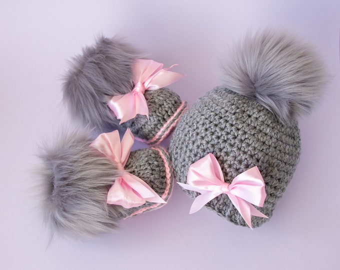 Baby girl pom pom hat and fur booties with bows, Gray and pink set, Newborn Girl gift, Baby girl winter clothes, Preemie girl clothes