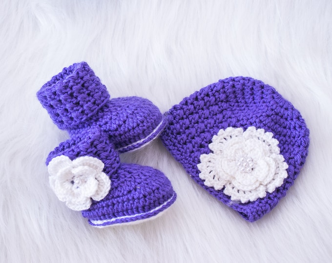 Purple Baby Girl Hat and Booties set, Newborn Girl clothes, Preemie girl clothes,Baby Girl gift, Purple baby set, Flower hat, Flower shoes