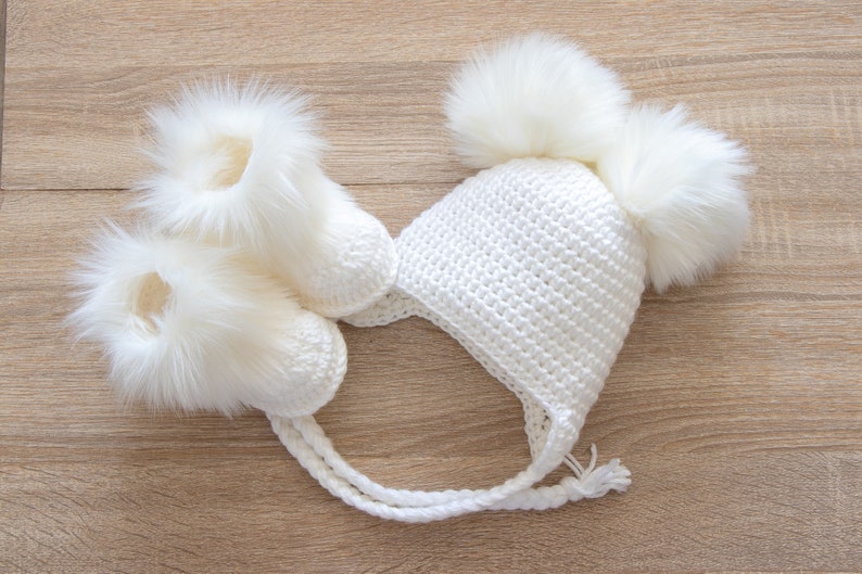 white pom pom hat baby