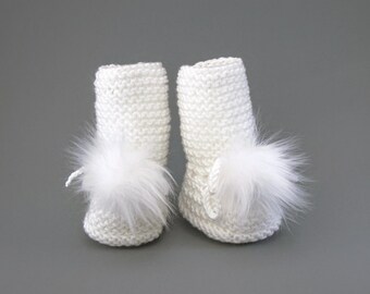 White faux fur pom pom Booties, Knitted baby booties, White Baby boots, Baby shoes, Baby gift, Gender Neutral baby booties, Baby socks