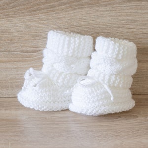 Hand knit White baby boots, Cable knitted Baby booties, Gender neutral baby booties, Newborns booties, White booties, Baby winter boots image 6