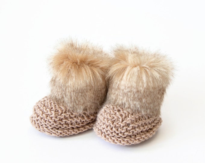 Hand knitted baby booties, Faux fur booties, Unisex Baby shoes, Beige Baby Booties, Baby shower gift, Newborn booties, Preemie shoes