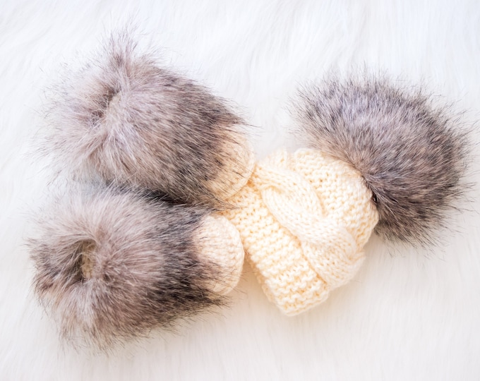 Beige baby hat and booties set, Winter baby clothes, Fur booties, Pom hat, Neutral baby clothes, Newborn Hat and Booties, Boy or girl gift