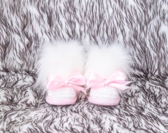 Baby girl booties, White and pink Baby girl shoes with bows, Preemie shoes, Crochet Baby girl boots, Faux Fur Booties, Newborn winter boots