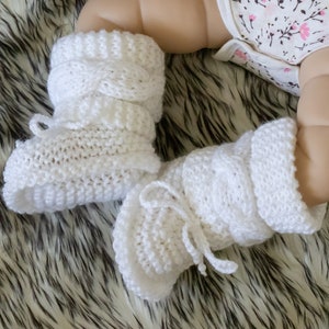 Hand knit White baby boots, Cable knitted Baby booties, Gender neutral baby booties, Newborns booties, White booties, Baby winter boots image 3