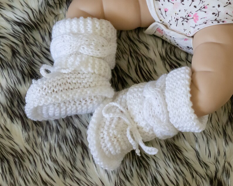 Hand knit White baby boots, Cable knitted Baby booties, Gender neutral baby booties, Newborns booties, White booties, Baby winter boots image 3