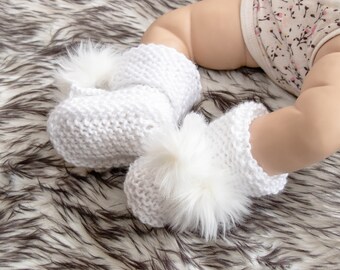 White Hand knitted Pom pom Booties, Knitted booties, Pom pom socks, Newborn booties, Gender Neutral boots, Preemie booties, Unisex booties