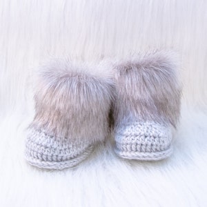 Gray Baby booties, Baby winter boots, Fur Booties, Gender neutral Newborn Shoes, Crochet baby Booties, Baby Boy Boots, Preemie baby boots