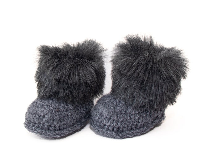 Dark gray baby Faux Fur booties, Crochet baby booties, Baby winter boots, Unisex baby shoes, Newborn shoes, Preemie shoes, Baby boy booties