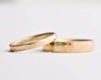 Gold Wedding Band Set - Distressed Hammered Texture Wedding Ring Set - 9 Carat Gold  - Men's Ring - Women's Ring