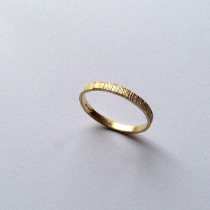 Gold Tree Bark Ring in 18 Carat Recycled Gold Wedding Band Men's Women's Unisex image 2