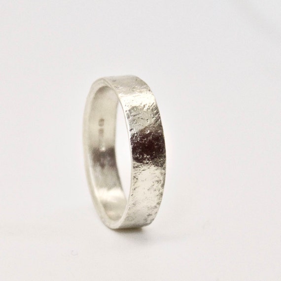 Gents Wedding Band in 9ct White Gold – Twist Continuum Ring –  alicegowdesigns.com