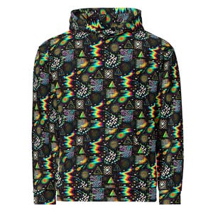 Puede incluir: Sudadera negra de cuello alto con un patrón repetitivo de formas geométricas, incluyendo triángulos, cuadrados y círculos. El diseño incorpora una vibrante paleta de colores arcoíris, blanco y negro, creando un efecto psicodélico. La sudadera tiene mangas largas.