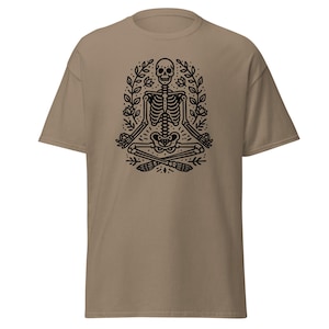 Skeleton Meditating Men&#39;s Classic Tee