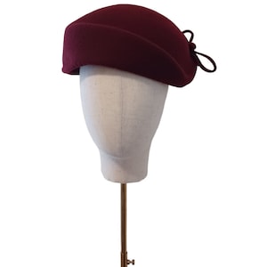 Red Pillbox hat, winter horse events, Cheltenham festival, or Wedding, special occasion, Holiday, felt bow and vintage red velvet button,