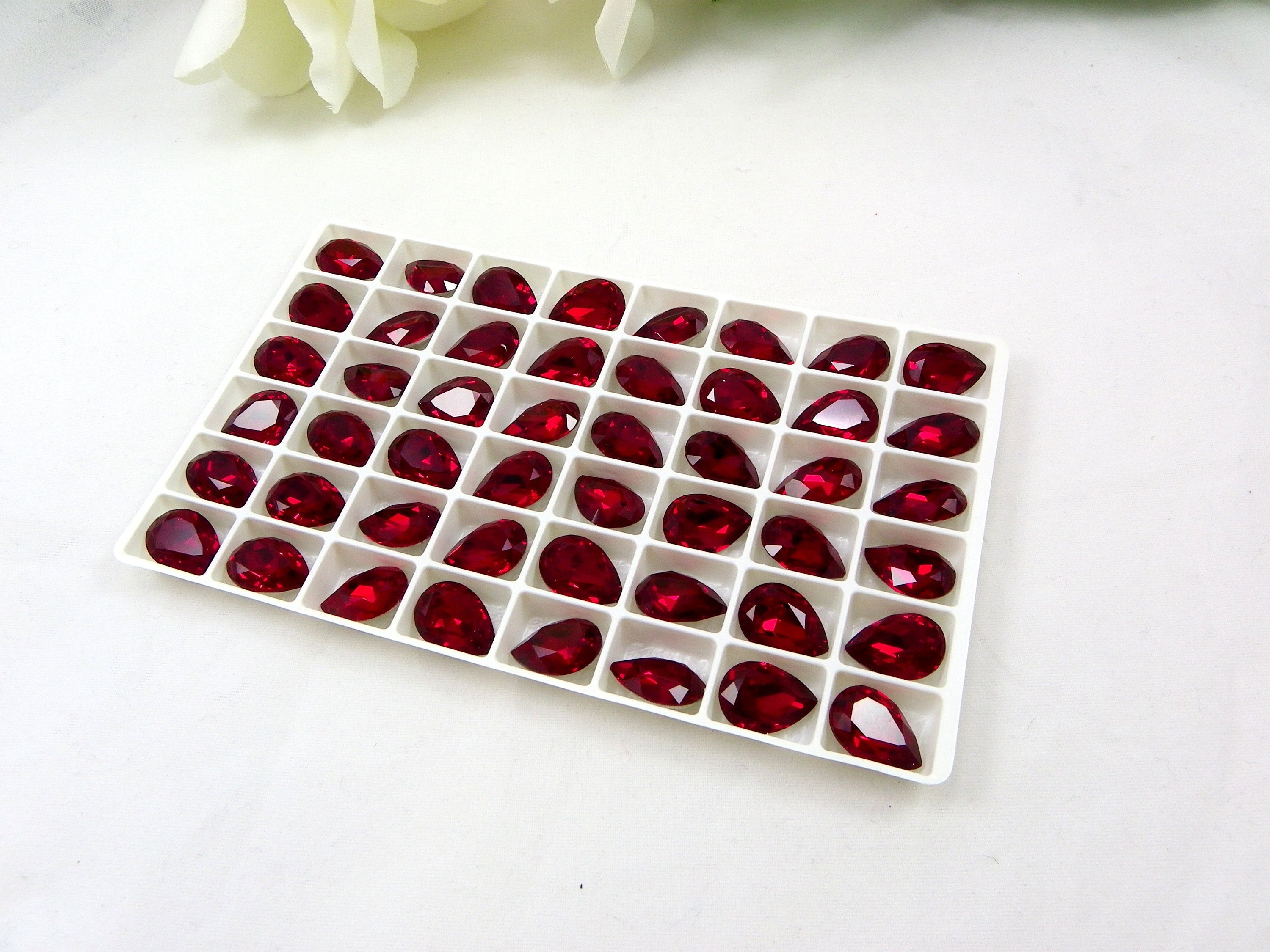 14x10mm Siam Red Faceted Fronts and Foiled Backs Glass gem teardrop Pear Faceted Diamond Cut brilliant Dark Red Glass Crystal Wine red