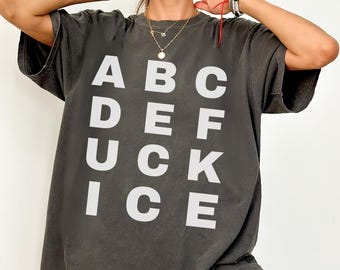 Camiseta "Al diablo con ICE", camiseta de protesta contra ICE, camiseta de abolición de ICE, camiseta de activista político, camiseta con colores cómodos para los derechos de los inmigrantes. ¡Al diablo con Trump!