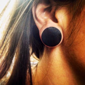 Organic Black Ebony Wood Plugs Organic Gauges Wood Plugs for Ears Gauges Sizes 2g 0g 00g 7/16 1/2 9/16 5/8 3/4 7/8 1 28mm 30mm 32mm 画像 1