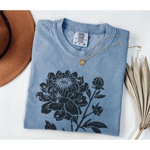 Comfort Colors® Linocut Flower Vintage Style Tshirt, Retro Block Print Peonies Shirt,Ranunculas Woodcut Stamp Tee,Cottagecore Boho Botanical