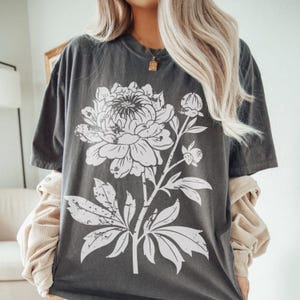 Comfort Colors® Linocut Flower Vintage Style Tshirt, Y2K Oversized Block Print Flower Shirt, Woodcut Stamp Tee, Cottagecore Boho Gardener