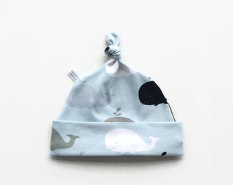 Cotton baby hat, baby knotted hat, knot hat, knotted hat, whales print, cotton baby hat, newborn hat. Blue hat with whales