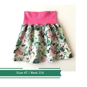 White skirt with leaves and pink flowers, size 4T. Pink waist band. Girl&#39;s skirt, small skirt.