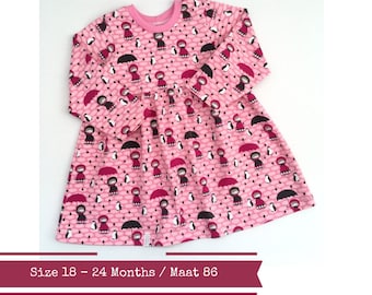 Last one: Girl's dress with girls, penguins and small clouds. Size 18 - 24 months. Pink dress. Pink jersey fabric. Skater dress