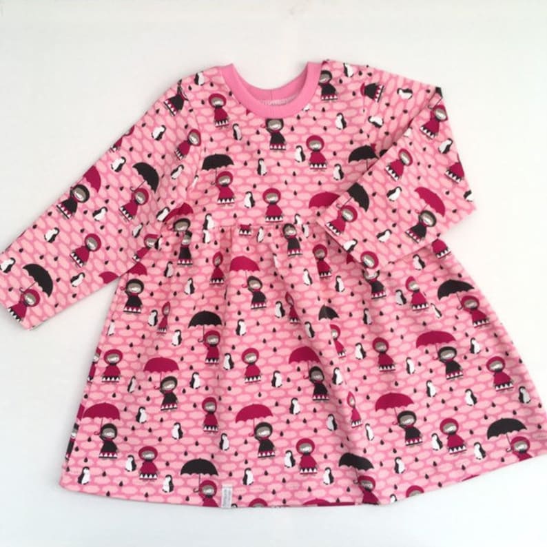 Last one: Girl's dress with girls, penguins and small clouds. Size 18 24 months. Pink dress. Pink jersey fabric. Skater dress image 3